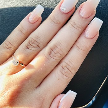 Nails World - Beautiful White Outlined Ombré, White Powdered Ring Finger, Gel Nails - Nail Salons Near Me - Hanford, California Nails World - Beautiful White Outlined Ombré, White Powdered Ring Finger, Gel Nails - Nail Salons Near Me - Hanford, California