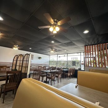 Tuk Tuk Thai Kitchen - Dining room - Thai Near Me - Houston, Texas