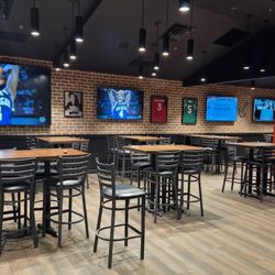 Anchor Bar Frisco - Large dining room in Anchor Bar Frisco