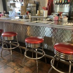 Lou Roc's Diner - Cool 50's diner look