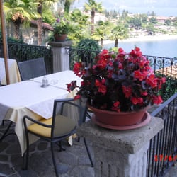 Hotel La Rondinella - Auf der hotelterasse werden Frühstück und Abendessen serviert.