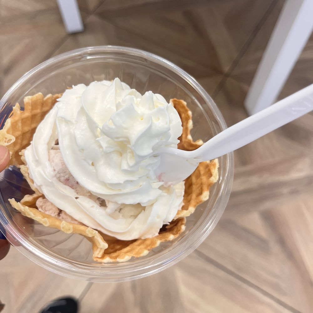 Kilwins - Apple Pie Apple with whipped cream - Ice Cream & Frozen Yogurt Near Me - Washington, DC, District of Columbia Kilwins - Apple Pie Apple with whipped cream - Ice Cream & Frozen Yogurt Near Me - Washington, DC, District of Columbia