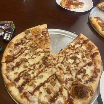 La Vera Pizzeria  - Bbq chicken pizza - Pizza Near Me - Virginia Beach, Virginia