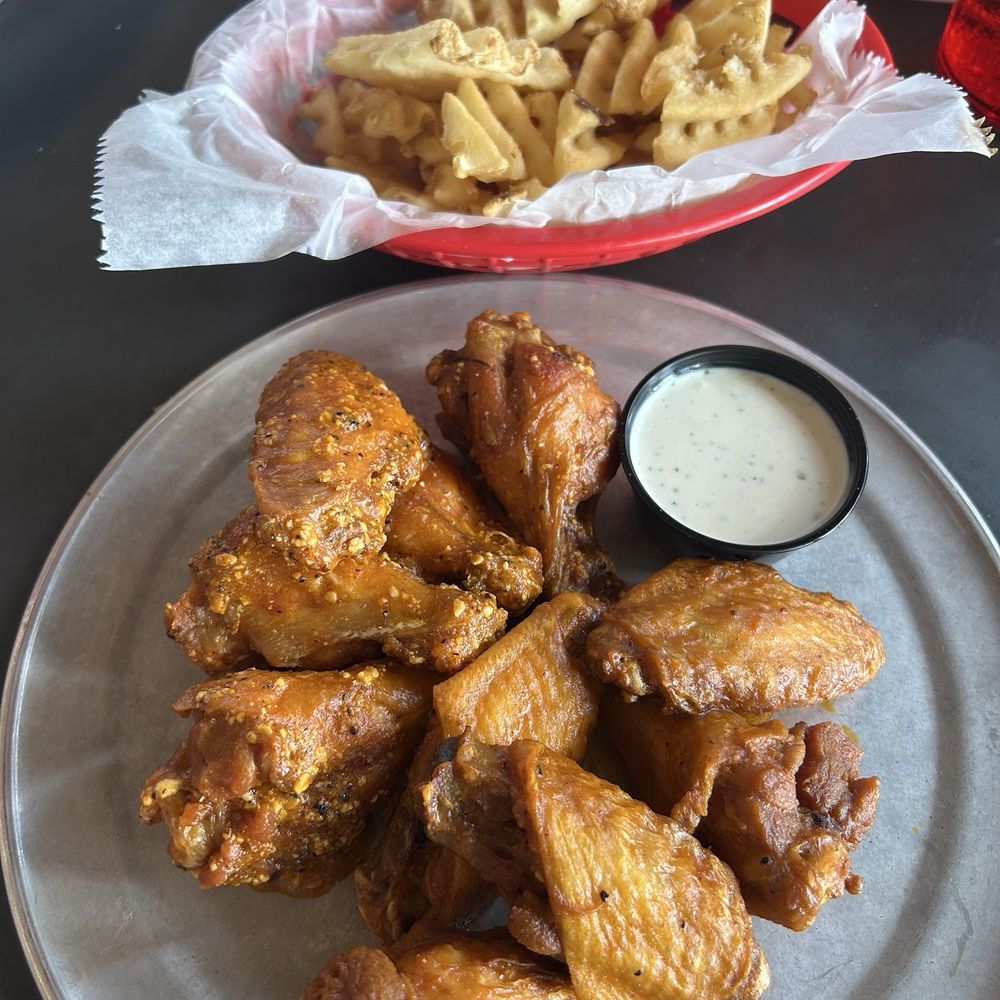 Pluckers Wing Bar - Webster - Wing basket - Chicken Wings Near Me - Webster, Texas Pluckers Wing Bar - Webster - Wing basket - Chicken Wings Near Me - Webster, Texas