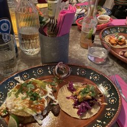 Mexikanska monarkin - Mushroom quesadilla + fried avocado taco