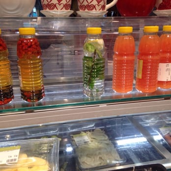Carrefour - Spremute, frullati e acque aromatizzate (1€) - Grocery Near Me - Milan, Michigan