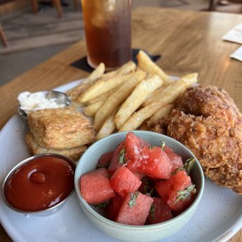 The Monroe - Fried chicken 2 piece lunch - New American Near Me - Orlando, Florida The Monroe - Fried chicken 2 piece lunch - New American Near Me - Orlando, Florida