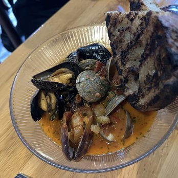 Fort Oak - steamed clam and mussels - New American Near Me - San Diego, California