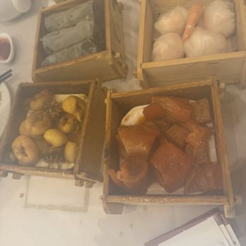 Skyview Fusion Cuisine - Sticky rice with chicken, har gow, curry cuttle fish and tendon - Dim Sum Near Me - Markham, Ontario Skyview Fusion Cuisine - Sticky rice with chicken, har gow, curry cuttle fish and tendon - Dim Sum Near Me - Markham, Ontario