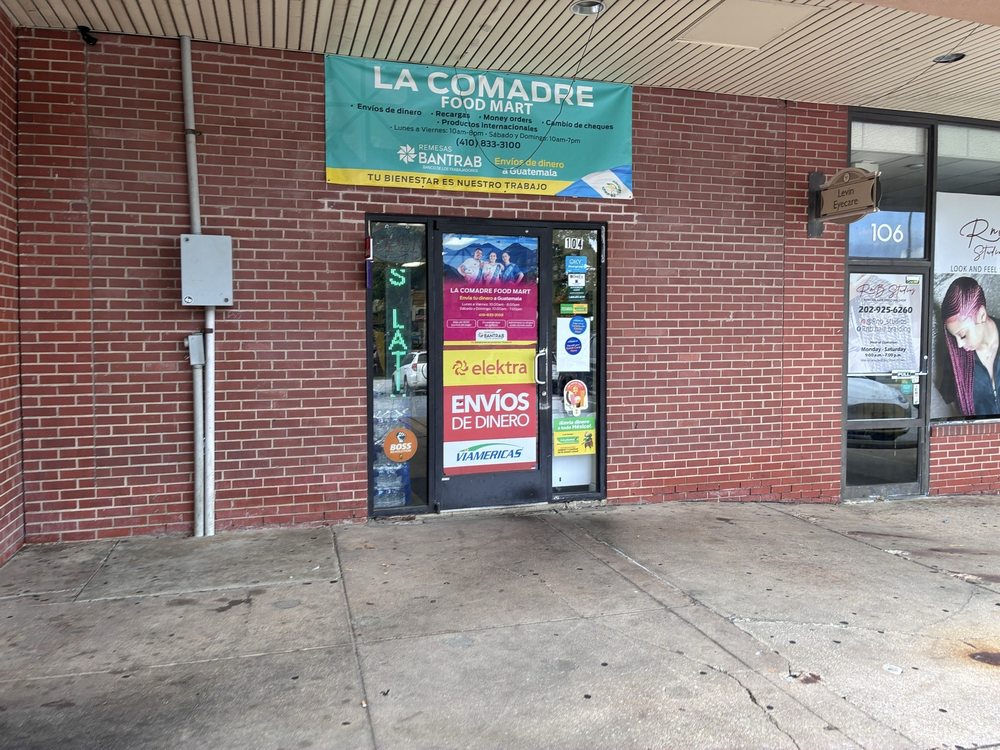 La Comadre Food Mart Logo
