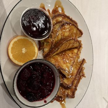 LB Grill - Dulce de leche French toast with berry compote - Breakfast & Brunch Near Me - Sparks, Nevada LB Grill - Dulce de leche French toast with berry compote - Breakfast & Brunch Near Me - Sparks, Nevada