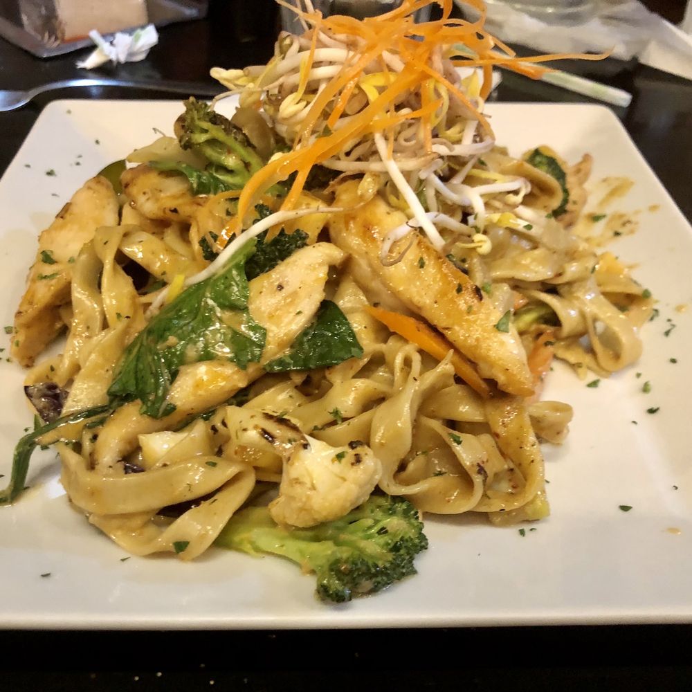 Babe's - Curry noodles - Asian Fusion Near Me - Playa del Carmen, ROO Babe's - Curry noodles - Asian Fusion Near Me - Playa del Carmen, ROO