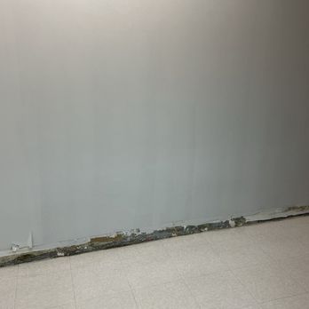 Akumin Imaging - Not well maintained walls and no baseboards - Diagnostic Imaging Near Me - Weston, Florida