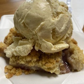 California Mountain Bakery - Apple pie with cinnamon ice cream - Bakeries Near Me - Santa Ysabel, California