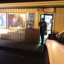 Valley Liquor - The entrance