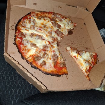 Bertucci's Italian Restaurant - The cauliflower crust is awesome! Absolutely will order again also love the chocolate cake - Italian Near Me - Braintree, Massachusetts