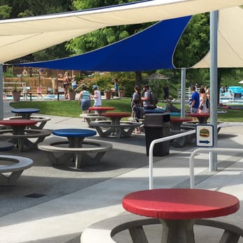 Slidewaters - Seating area outside of restaurant - Water Parks Near Me - Chelan, Washington Slidewaters - Seating area outside of restaurant - Water Parks Near Me - Chelan, Washington