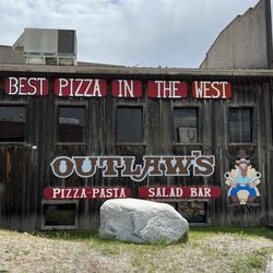 Outlaw's Pizza - Yep