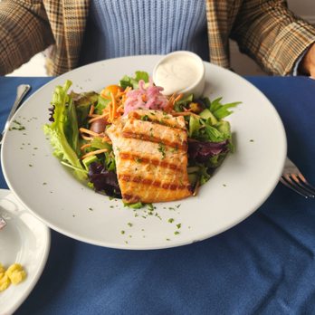 Boone Tavern Restaurant - Salmon & Salad - Coffee & Tea Near Me - Berea, Kentucky