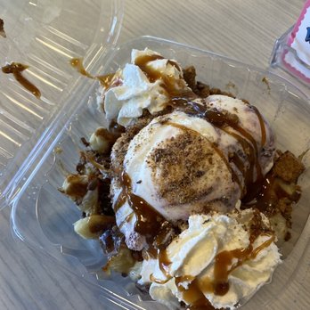 Whipped Creamery - I love this place  I had a warm waffle topped with blueberry cheesecake yogurt , caramel drizzle , whip cream and Reese peanut butter . - Bakeries Near Me - Grovetown, Georgia