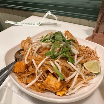 Chiang Mai Thai Cuisine - Thai Rice Noodle with Bean Sprouts (Pad Thai) - Thai Near Me - Honolulu, Hawaii