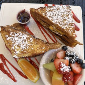 Gloria’s Cafe - Monte Cristo , my Friend ordered this she was it delicious  looks amazing! Great on presentation! - Breakfast & Brunch Near Me - Reno, Nevada