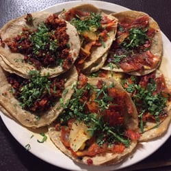 Taqueria La Flamita - Tacos de pastor y de chorizo