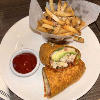 VERSA - Chicken bacon avocado wrap - New American Near Me - New York, New York VERSA - Chicken bacon avocado wrap - New American Near Me - New York, New York