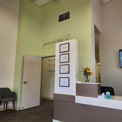 Perlman Clinic Bonita - Front lobby