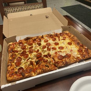 Goodfellas Pizzeria - 1-2 TRAY - Cheese & Pepp.  1/2 Sausage & Onions  Amazing - Pizza Near Me - Niagara Falls, New York