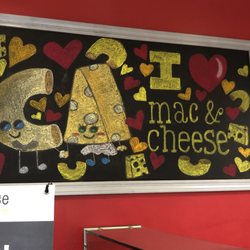 I Heart Mac And Cheese - Very clean interior; well decorated; wide, open space; and a nice patio