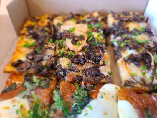 Triple Beam Pizza by null