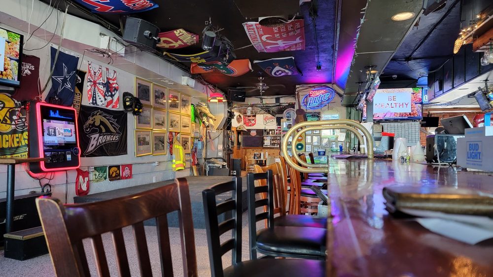 PEANUTS RESTAURANT & LOUNGE Updated October 2024 30 Photos & 49