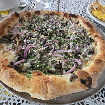 Sonoma Pizza Co. - Fungi pizza 15/10 - Pizza Near Me - Forestville, California