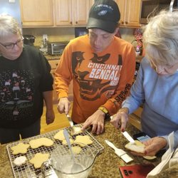CVS/pharmacy - Makiing cookies Christmas 2019