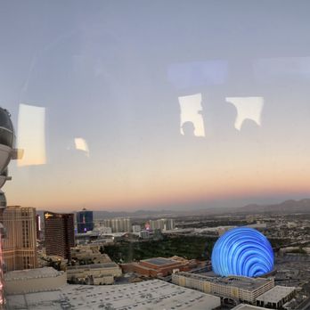 The High Roller - View at sunset - Amusement Parks Near Me - Las Vegas, Nevada