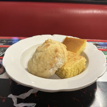 Steffens Restaurant - Dry biscuits cornbread - Diners Near Me - Kingsland, Georgia