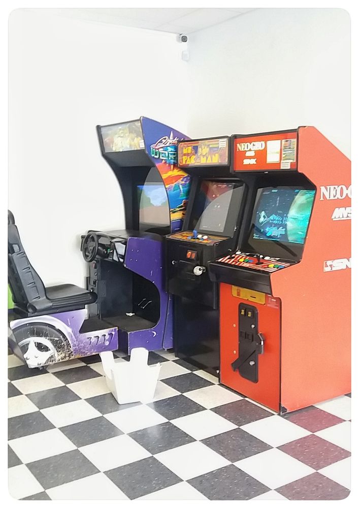 EXPRESS ECO LAUNDROMAT Updated October 2024 3322 Lancaster Dr NE