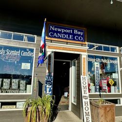 Newport Bay Candle - 11.25.23 in Newport's Historic Bayfront