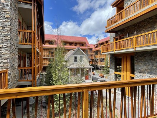 Moose Hotel & Suites by null