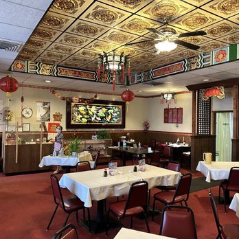 Mandarin Restaurant - the interior of the restaurant - Chinese Near Me - Albuquerque, New Mexico