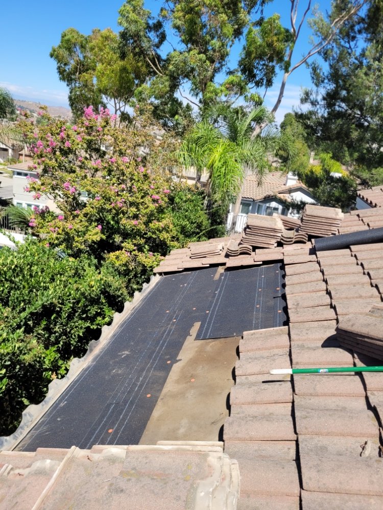 Slide of Hernandez Roofing