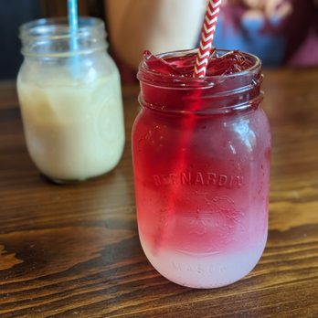 Revelstoke Cafe - Iced maple chai latte and berry hibiscus lemonade - Vegan Near Me - Peterborough, Ontario