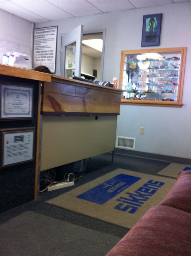 ADVANCE TEC BODY REPAIR Updated July 2024 206 E Sharon Ave