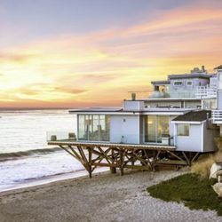 Vacation Rental Malibu - 4 bedroom on the sand.