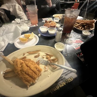 Huck's Catfish by null