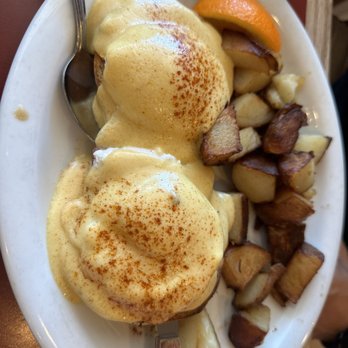 Redwood Cafe - Classic Eggs Benedict - New American Near Me - Cambria, California Redwood Cafe - Classic Eggs Benedict - New American Near Me - Cambria, California