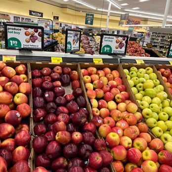 ACME Markets - a display of apples in a grocery store - Grocery Near Me - Old Bridge, New Jersey ACME Markets - a display of apples in a grocery store - Grocery Near Me - Old Bridge, New Jersey