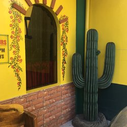 Iguana's Cantina Mexicana - I see a photo op!