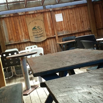 Espresso Roma - Outdoor seating area. - Coffee & Tea Near Me - Eugene, Oregon